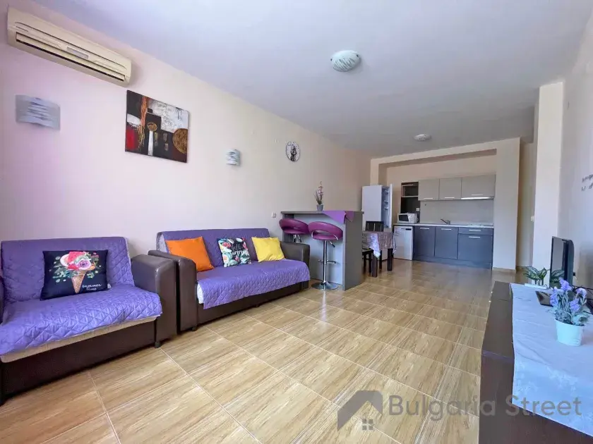 Pokój dzienny z wyposażeniem