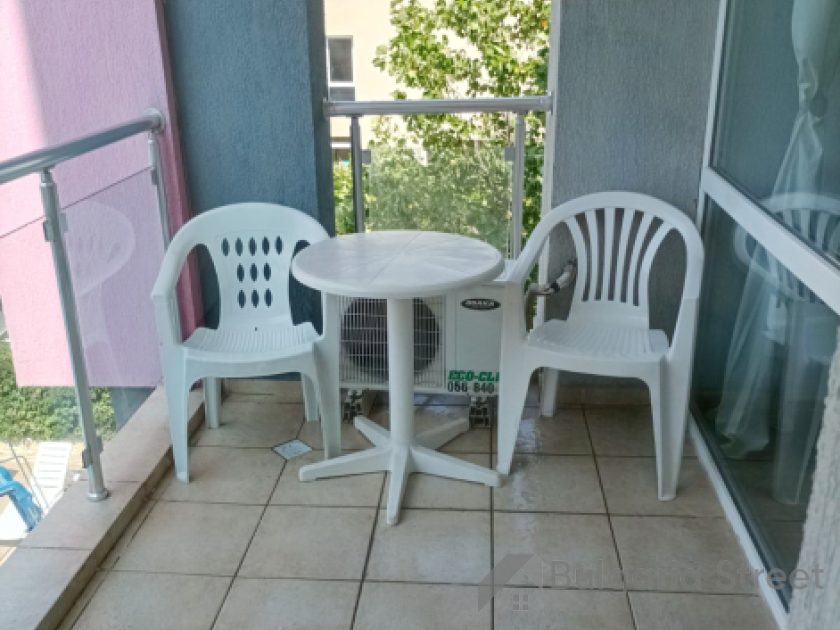 stolik z krzesłami