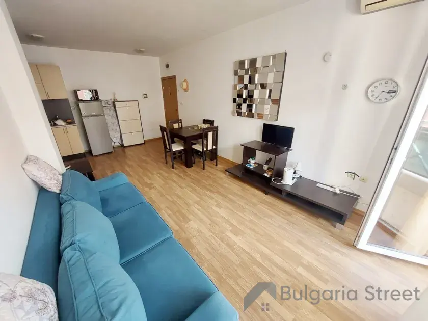 sfa rozkładana, telewizor, stolik