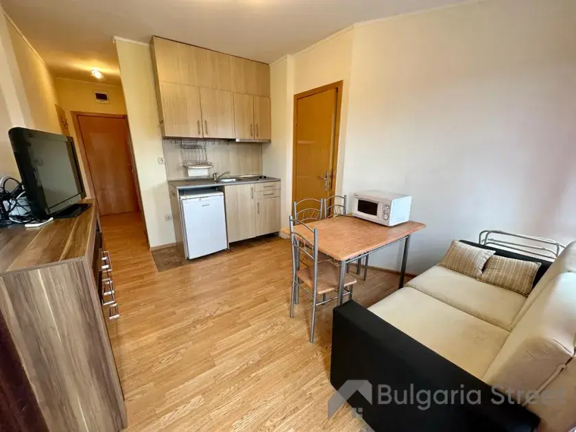 Sofa i stół obiadowy