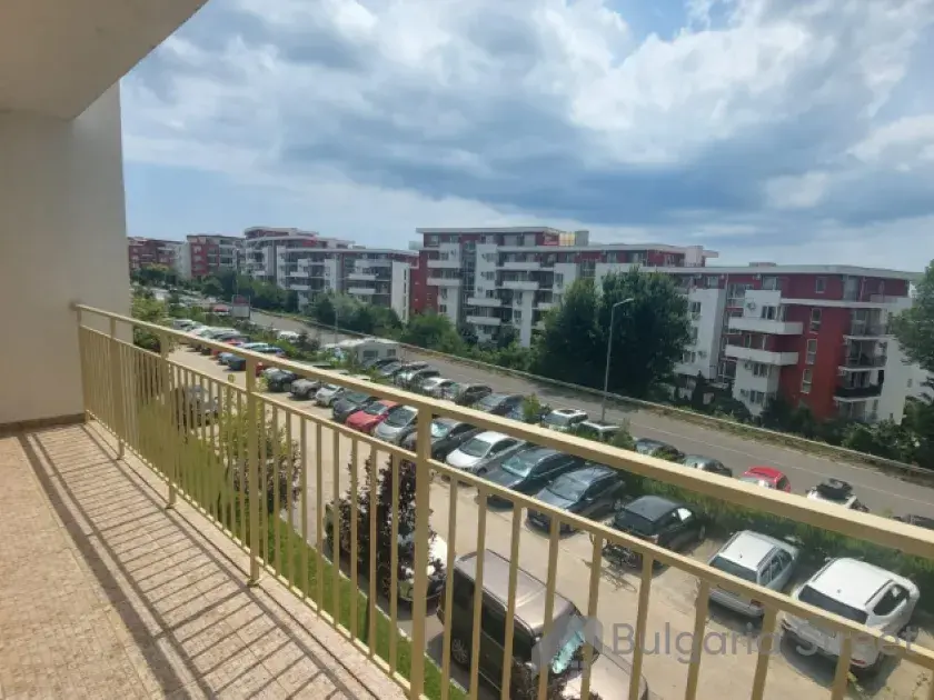 widok na parking z tarasu