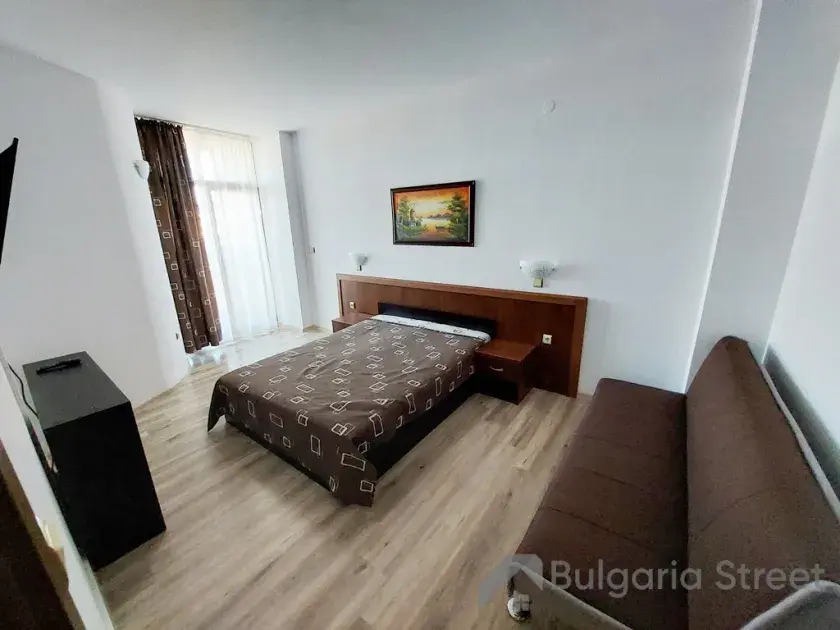 łóżko w sypialni