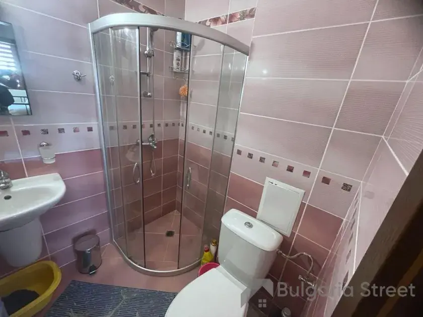 Kabina prysznicowa i toaleta