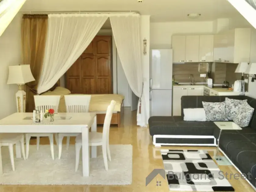 salon, stół, krzesła, sofa, aneks kuchenny