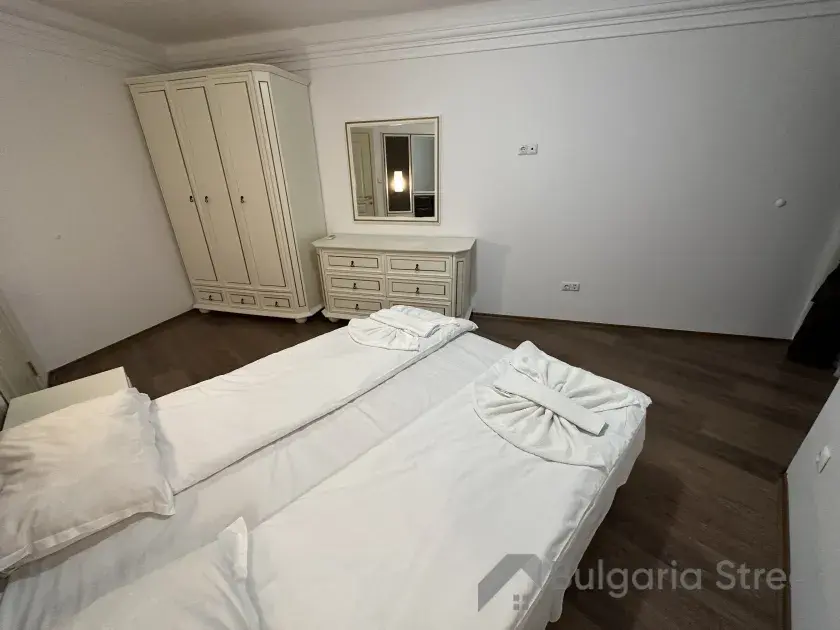 łóżko, szafa, komoda,lustro