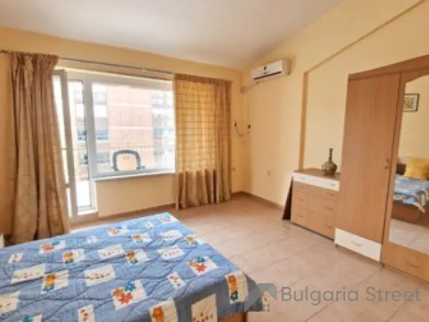 łóżko sypialniane, klimatyzacja, szafa