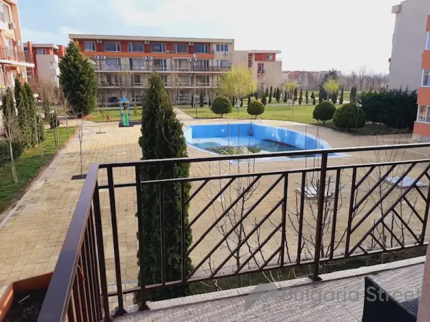 taras z widokiem na basen