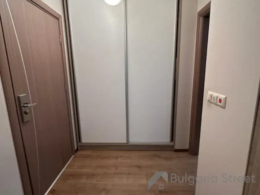 szafa na przedpokoju