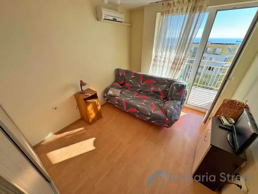 sofa, telewizor