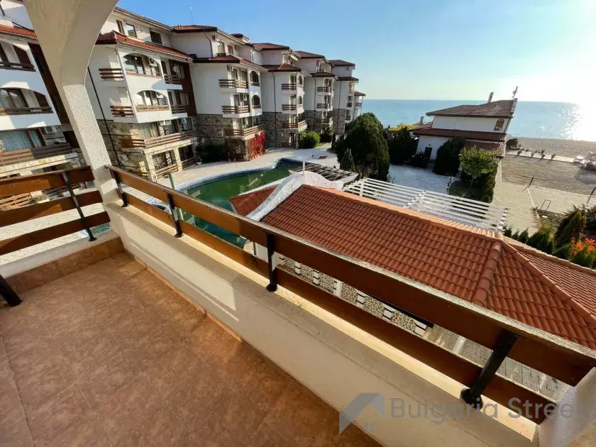Widok na morze z tarasu w kompleksie Robinson Beach