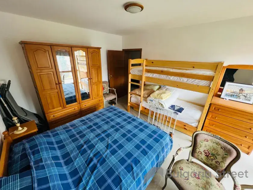 szafa, łóżko