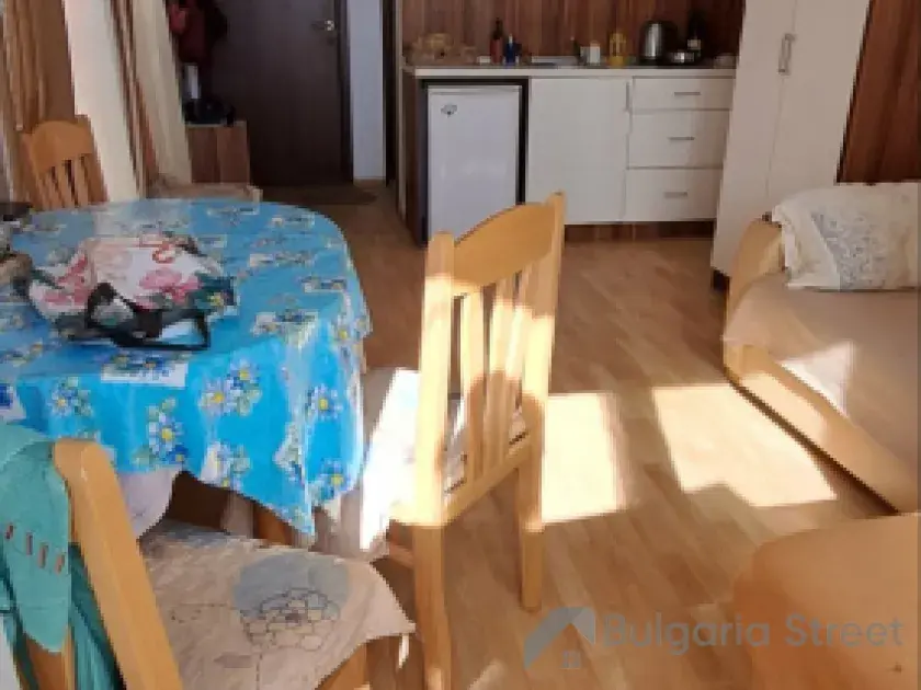 salon, krzesła, stół, sofa, aneks kuchenny