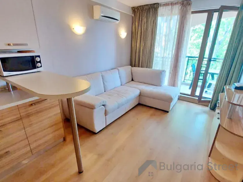 Salon z wyjściem na taras
