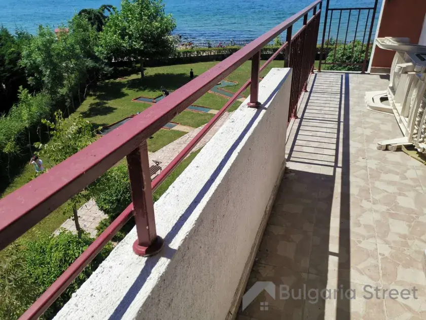 Widok na morze z tarasu