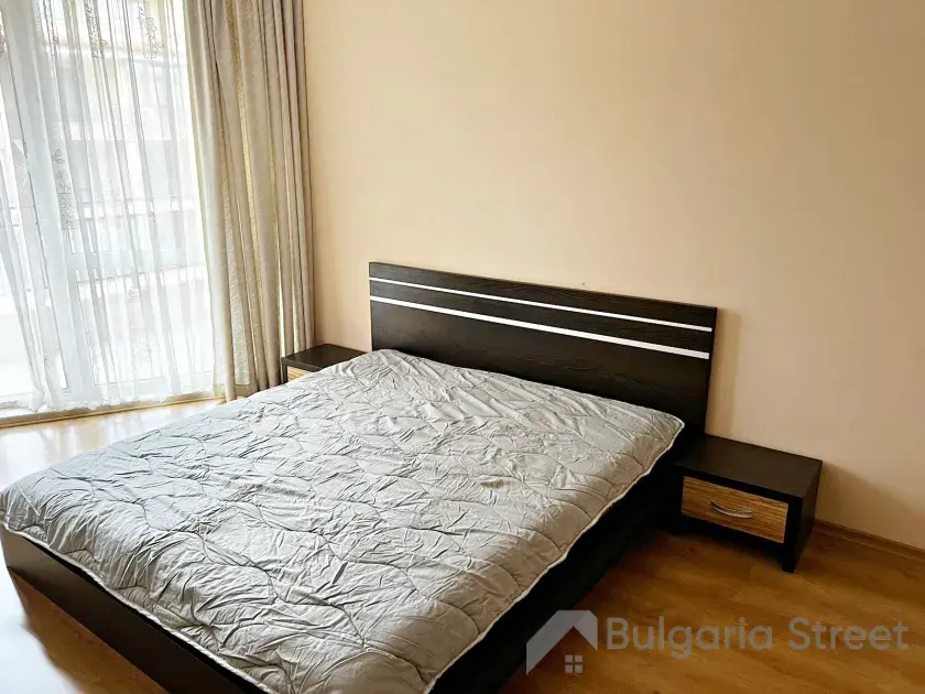 łóżko w sypialni