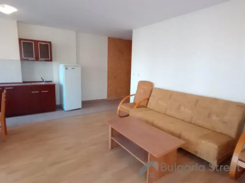 sofa, stolik