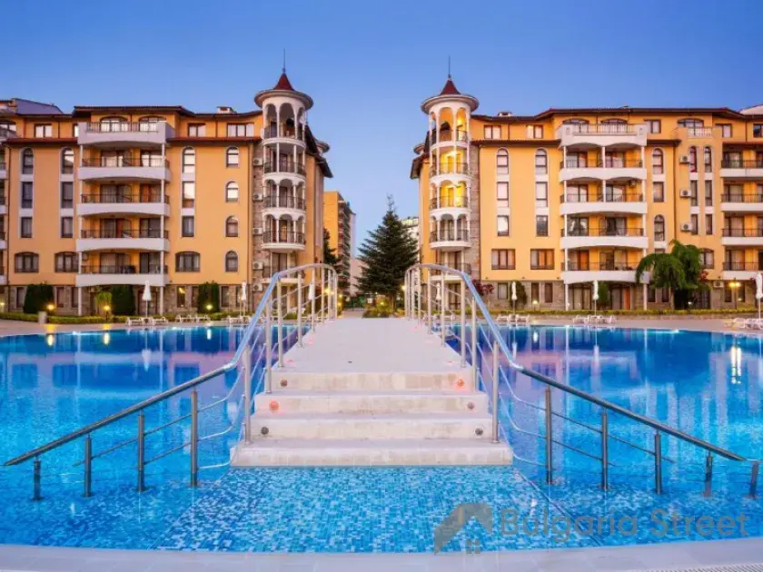 mpstek nad basenem