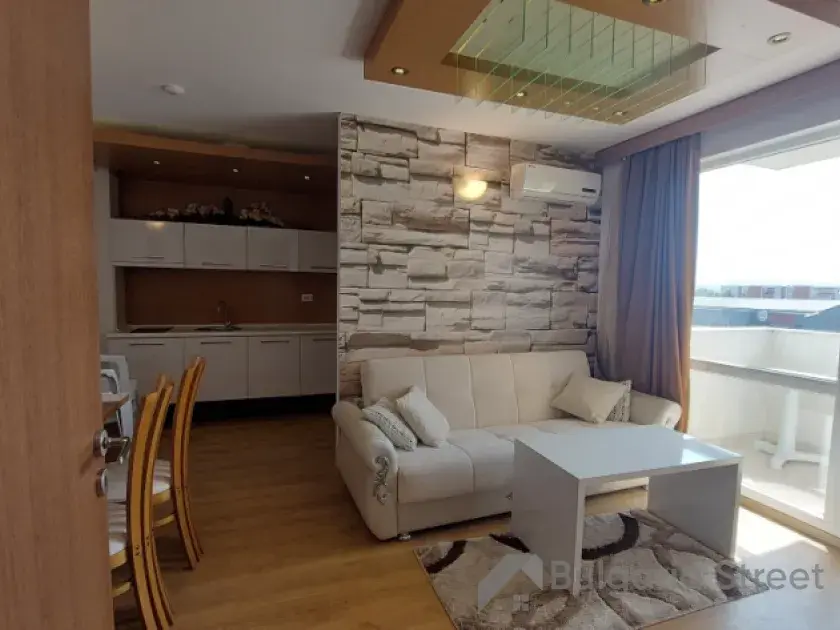 sofa, stolik
