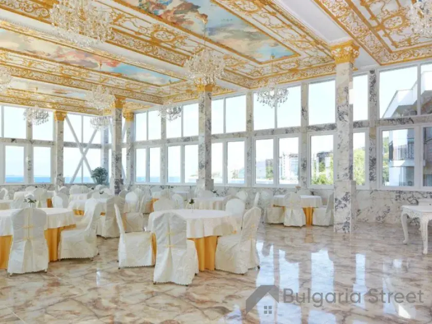 stoliki w restauracji