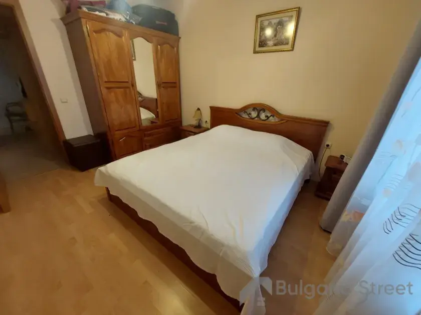 szafa, łóżko
