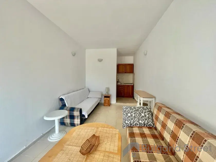 sofa, stolik