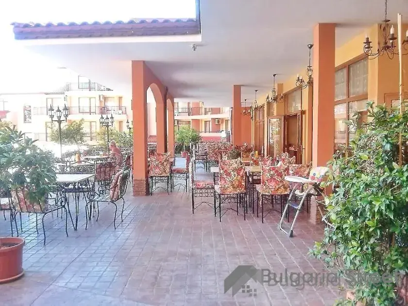 stoliki w restauracji