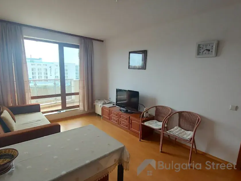 Sofa, stół, telewizor