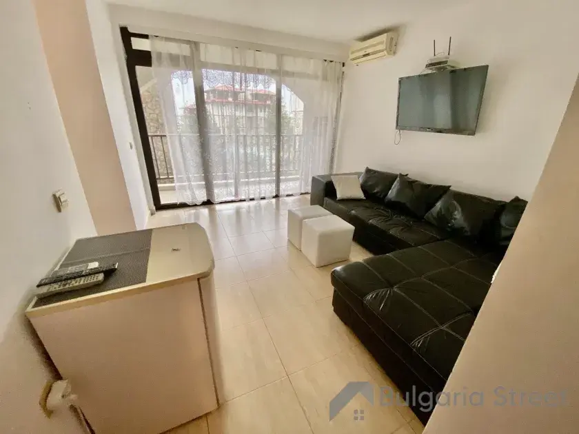 Telewizor i sofa