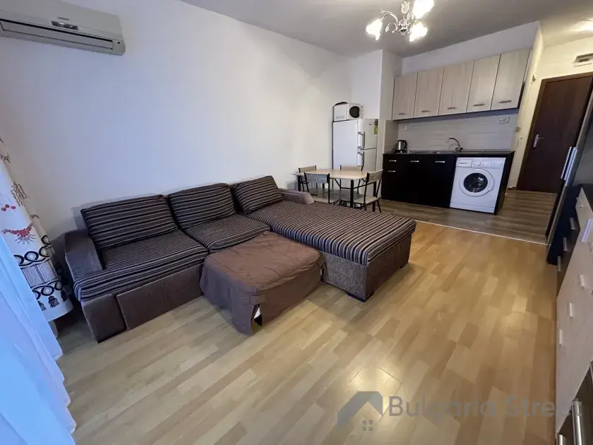 sofa w pokoju dziennym