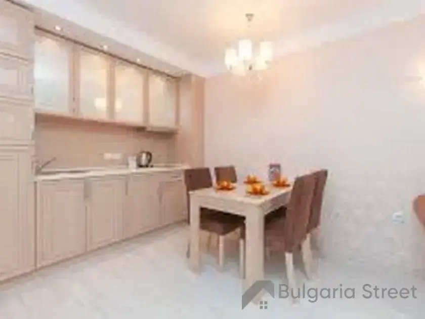 stół z krzesłami