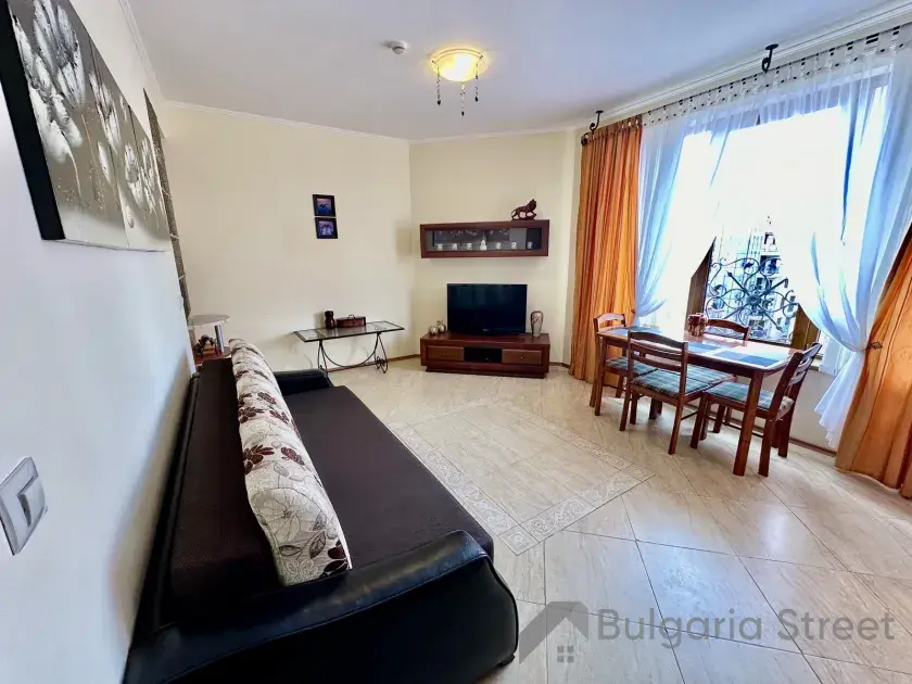 Sofa i stół obiadowy