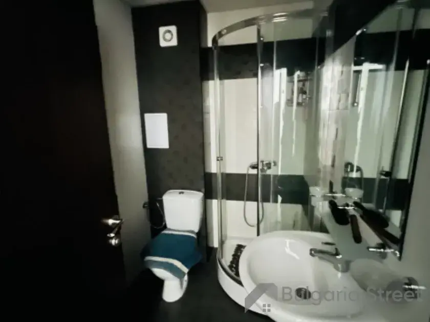 łazienka z prysznicem