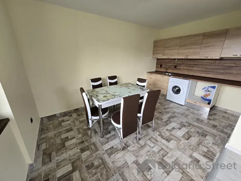 Stół obiadowy z krzesłami i aneks Kuchenny