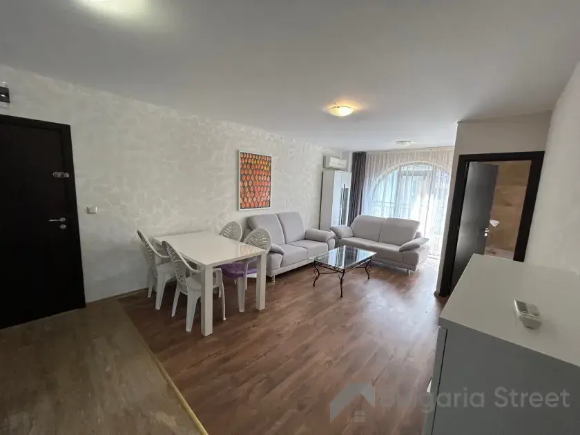 Stół obiadowy i krzesła