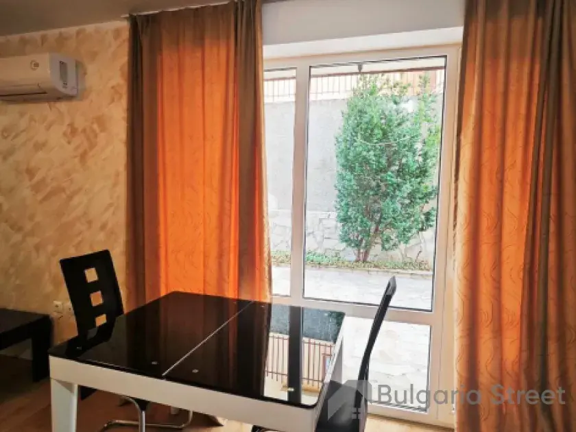 Stół obiadowy w mieszkaniu