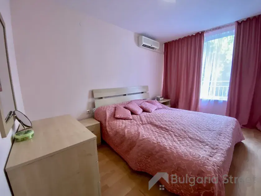 Łóżko i Szafka w sypialni