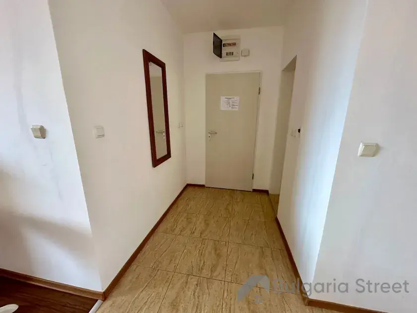 Przedpokój z lustrem