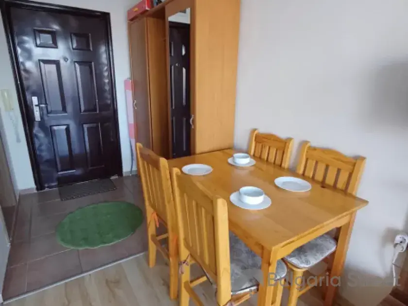 Stół obiadowy z krzesłami