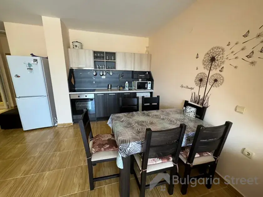 Stół obiadowy i aneks Kuchenny