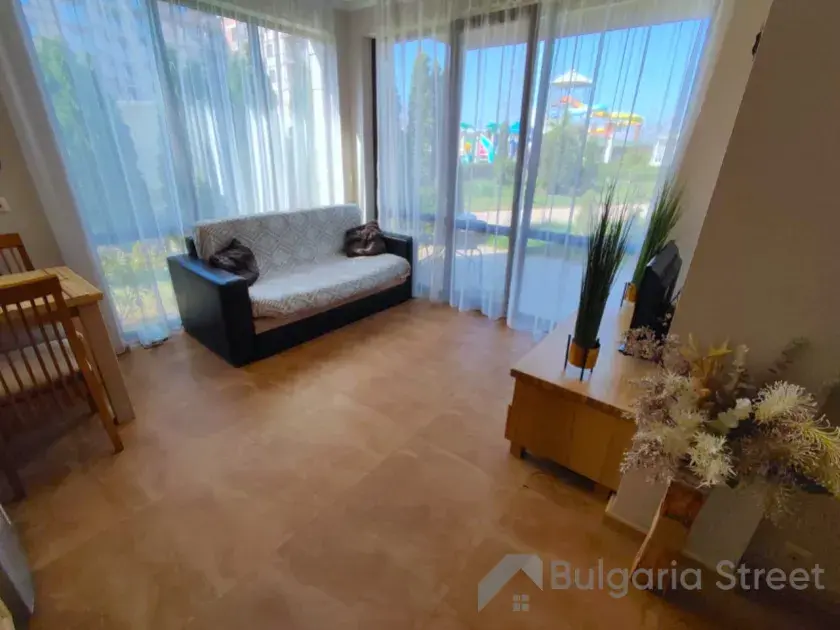 sofa i stolik e pokoju dziennym