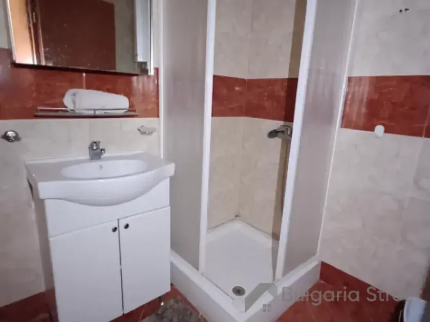 Kabina prysznicowa i umywalka