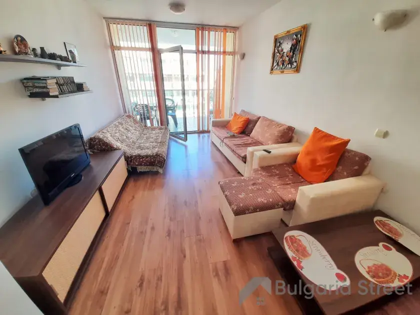 Telewizor i sofa