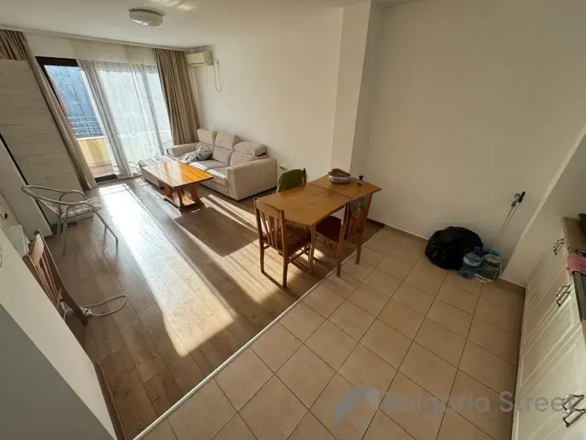 Sofa i stół obiadowy