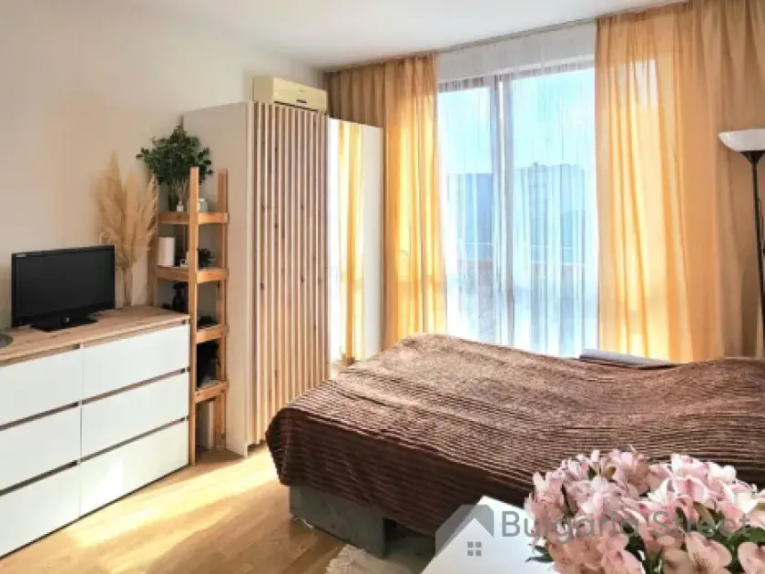 Łóżko i telewizor