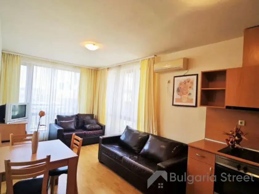 Sofa i stół obiadowy