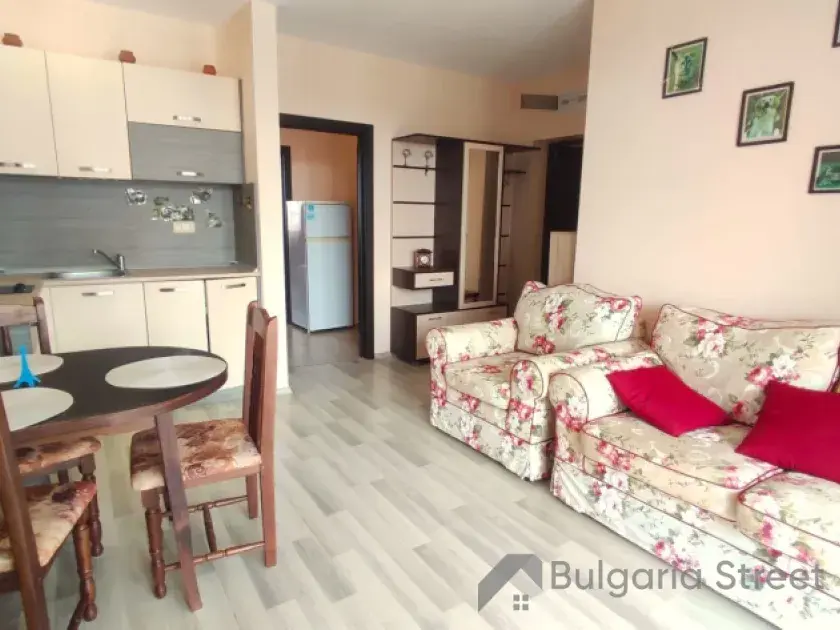 Sofa i stół obiadowy