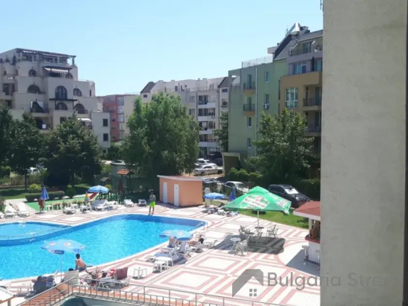 Widok na basen z Tarasu