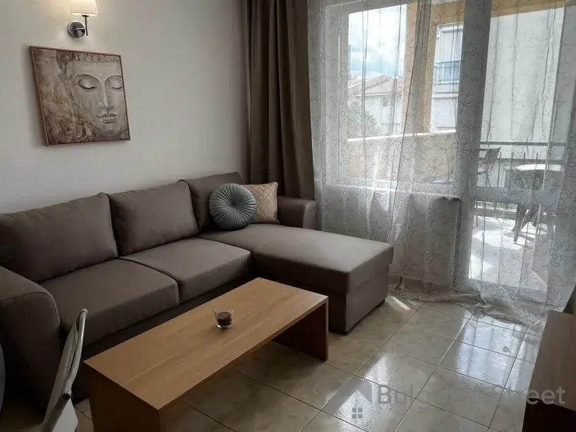 Sofa i Stolik w pokoju dziennym