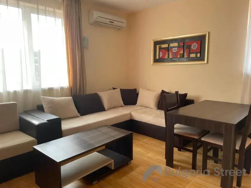 sofa i stół obiadowy