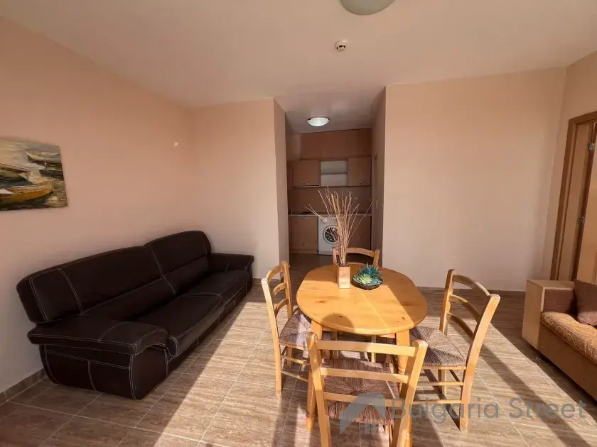 Sofa i stół obiadowy